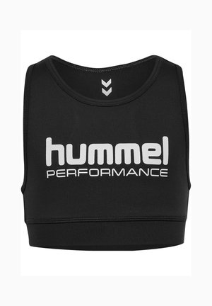 Czarny sportowy crop top z białym logo „hummel PERFORMANCE” z przodu i dwoma białymi chevronami skierowanymi w dół wewnątrz dekoltu.