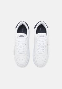 Tommy Hilfiger SUPERCUP STRIPES TUMBLED  - Sneakers basse - white