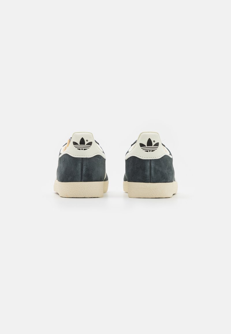 gazelle off white