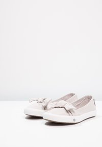 Dockers by Gerli Sapatos sem atacadores - hellgrau