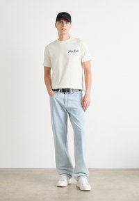 Calvin Klein Jeans NEW YORK SCRIPT TEE - T-shirt print - ivory