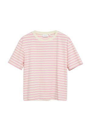 Koszulka z krótkim rękawem i okrągłym dekoltem z poziomymi różowo-białymi paskami, ułożona płasko na białym tle.
