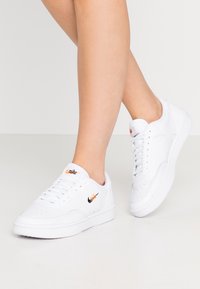 Nike Sportswear Sneakers basse - white