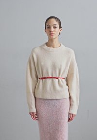 By Malene Birger MONNIS - Kaelarätt - tannin