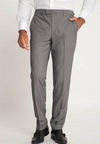 Pantaloni grigi con una texture liscia, vestibilità dritta e sottili righe in rilievo. Presentano tasche laterali e un design classico della vita.