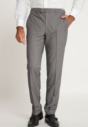 Pantaloni grigi con una texture liscia, vestibilità dritta e sottili righe in rilievo. Presentano tasche laterali e un design classico della vita.