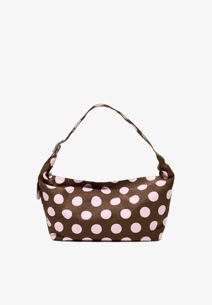 Bruine schoudertas met lichtroze stippen, een enkele riem en een ritssluiting aan de bovenkant.