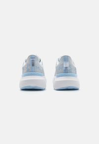 Under Armour INFINITE PRO - Cestná bežecká obuv - distant gray/halo gray/nimbus blue