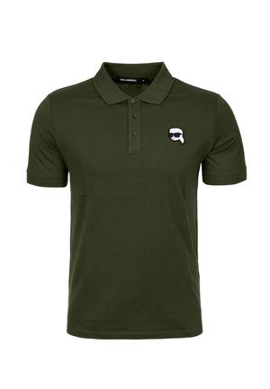 Olijfgroen poloshirt van katoen, met een drieknops sluiting en een klein geborduurd logo op de linkerkant van de borst.