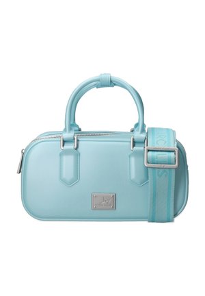 Sac à main rectangulaire bleu clair avec doubles poignées, fermeture éclair argentée, plaque logo métallique à l'avant et bandoulière large en tissu détachable.