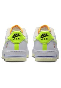 Nike Sportswear AIR FORCE  LV8 BG GCEL - Sneakers - white/white whitelaser orange ghost green spring gr htr