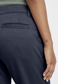 Oxmo OXDONETA - Hlače chino - insignia blue