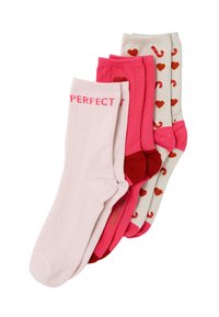 Cuatro pares de calcetines en tonos rosa y beige. Dos pares lisos en rosa, uno con el texto "PERFECT", otro decorado con bastones de caramelo y corazones.