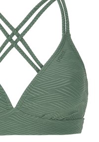 Žalias trikampis bikinio viršus su tekstūruotu audiniu, kuriame yra geometrinis raštas ir kryžminiai dirželiai. Šone matomas žymė su užrašu "gogrest".