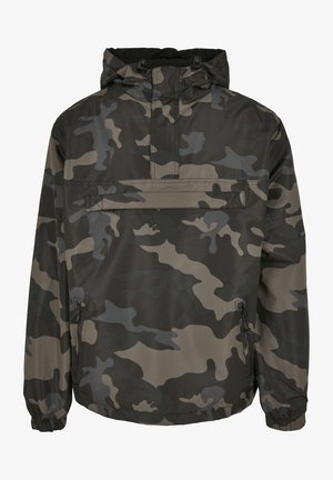 Kurtka z kapturem w kamuflażowym wzorze w odcieniach zieleni i szarości, z kieszenią z przodu oraz elastycznymi mankietami. Gładki, lekki materiał.
