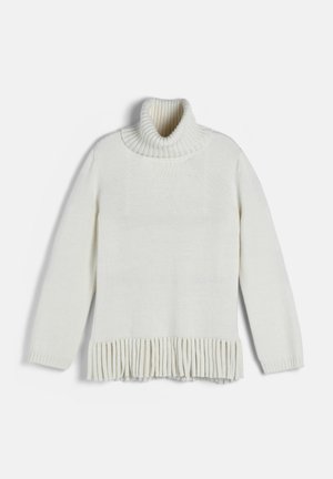 Pull à col roulé en maille blanche avec manches longues et franges le long de l'ourlet, posé à plat sur un fond blanc.