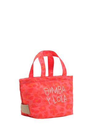 Bolso tote pequeño de color rosa brillante con asas cortas, sutiles patrones rojos y bordado blanco "BIMBA Y LOLA" en la parte delantera.