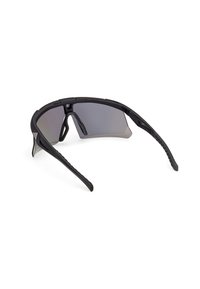 Gafas de sol deportivas negras con lentes tintados envolventes y brazos de goma flexible para actividades al aire libre.
