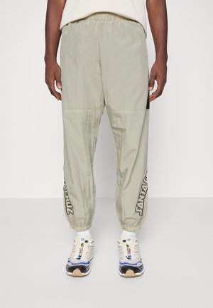 ARCH STRIP TRACK PANT - Teplákové kalhoty - beige