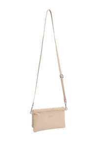 Borsa a tracolla in morbida pelle beige con dettagli intrecciati sulla parte superiore e tracolla regolabile. Presenta una chiusura a zip e un logo impresso in modo discreto.