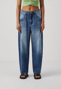 ONLY - ONLJULIA LOOSE FIT BAGGY - Brīva piegriezuma džinsi - medium blue denim Miniatūras attēls 1