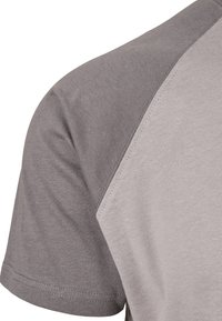 Urban Classics RAGLAN CONTRAST  - Apdrukāts T-krekls - grey/khaki