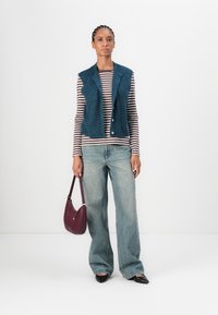 Copenhagen Muse JEANNE PANTS - Brīva piegriezuma džinsi - medium dirty washed denim