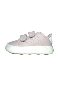 Scarpe sintetiche rosa con doppie fasce regolabili in velcro, lati perforati e una suola in gomma bianca con tondi antiscivolo per una migliore aderenza.