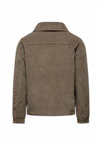 Bruine corduroy shirtjack met lange mouwen, een platte kraag en knoopsluiting bij de manchetten. De stof heeft een verticale ribbeltextuur en een minimalistisch ontwerp.