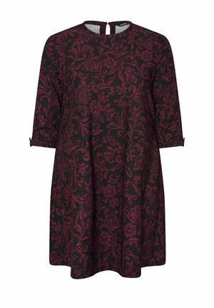 Schwarzes Kleid mit burgunderfarbenem Blumenmuster, Rundhalsausschnitt, 3/4-Ärmeln und einem Schlüsselaugen-Detail am Rücken. Strukturierter Stoff mit lockerer Passform.