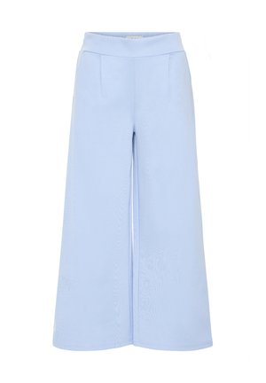Svetlo modre hlače širokih hlačnic z visokim pasom, sprednjimi gubi in gladko tkaninsko teksturo, prikazane na belem ozadju.