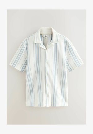 Cămașă cu mânecă scurtă, cu dungi, de culoare albă, cu dungi verticale de un albastru deschis. Are un guler plat și un material texturat.
