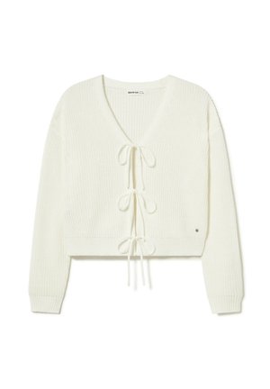 Cardigan corto blanco de punto con mangas largas y tres lazos decorativos en la parte delantera.