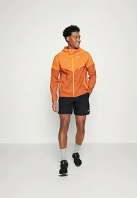 Nike Performance CHALLENGER - Korte broeken - black/reflective silver