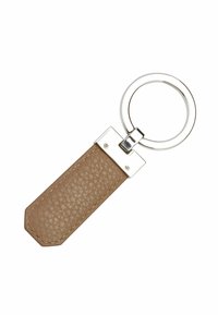 Portachiavi in pelle con una striscia di marrone chiaro texturizzato attaccata a un anello e connettore in metallo argento. Presenta un'estremità esagonale e bordi cuciti.