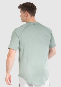 Smilodox POWERFIT TRIPLE PERFORMANCE - T-shirt till träning - olive