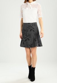 Banana Republic A-linjainen hame - grey