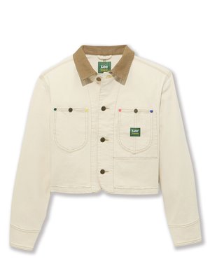 Κοντό κρέμα μπουφάν με καφέ κοτλέ γιακά, δύο μπροστινές τσέπες και χρωματιστά κουμπιά (πράσινο, ροζ, μπλε) στις τσέπες του στήθους.