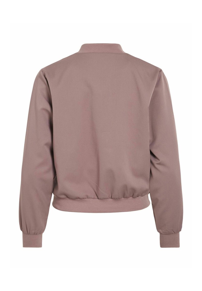 Kurze, mauve Bomberjacke mit geripptem Kragen und Bündchen. Hat eine taillierte Taille und eine glatte Stoffoberfläche. Nur Rückansicht.