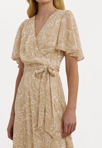 Lauren Ralph Lauren FILSEE SHORT SLEEVE DAY DRESS - Kasdienė suknelė - cream/tan