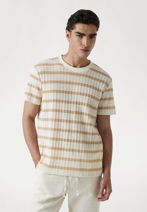 - T-shirt z nadrukiem
