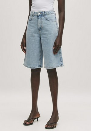 EDITED ADDISON - Jeans Shorts - hellblau