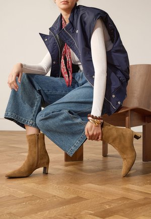 Manfield, Bottines - braun