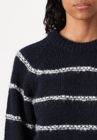 Pieces PCNELIA LS O-NECK BC - Strikkegenser - sky captain