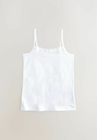 Witte katoenen tanktop met dunne bandjes, kant afgewerkt langs de halslijn en een klein strikdetail op de rug. Zachte textuur en klassiek ontwerp.