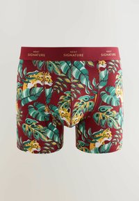 Moški maroon bokserci z zelenimi džungelskimi listi in rumenimi leopardjimi obrazi, z maroon pasom z oznako "Next Signature."