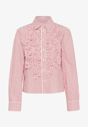 Crvena i bijela prugasta košulja s nabranim prednjim detaljem, dugim rukavima i šiljastim ovratnikom. Tekstura tkanine izgleda glatko i čisto.