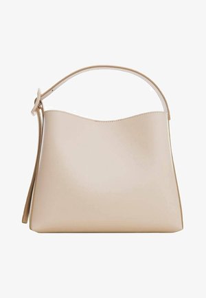 Bolso de mano de cuero beige con una sola correa ajustable y una superficie simple y lisa, mostrado sobre un fondo blanco.
