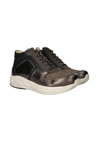 Bordeaux leren hoge sneakers met zwarte accenten, gestructureerde zijpanelen en witte rubberen zolen. Voorzien van veters en een ritssluiting.