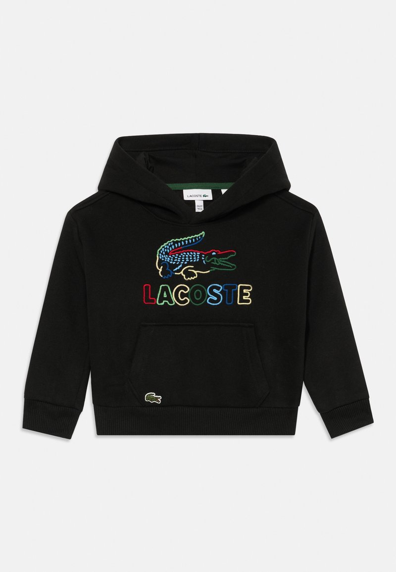 Čierna mikina s kapucňou s výšivkou krokodíla Lacoste a multicolor textom "LACOSTE". Mäkká látka s prednou kapsou a rebrovanými manžetami.